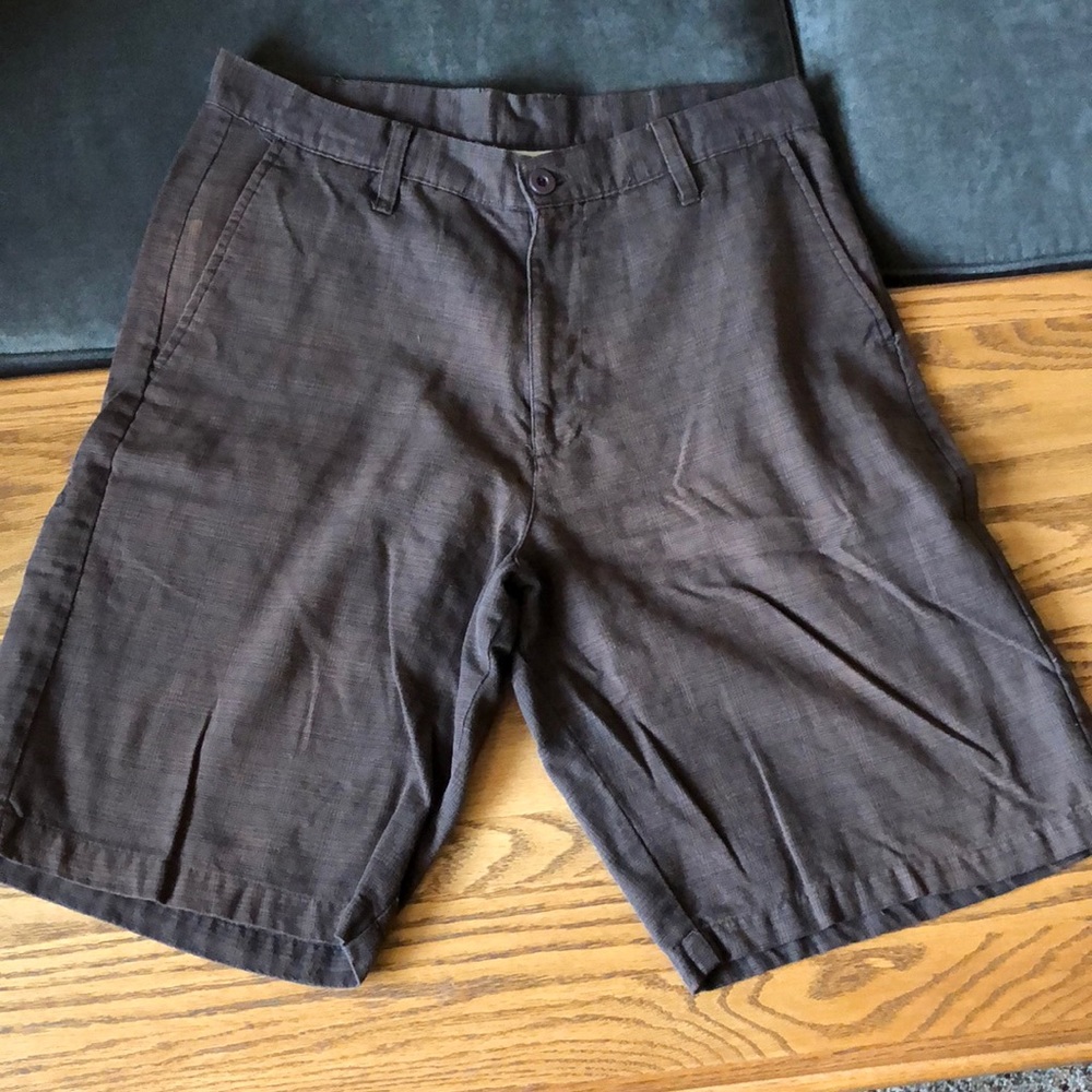 Gently used brown striped Guy’s shorts!